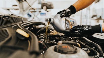 How Often For An Oil Change? 6 Ways to Tell It's Time Image