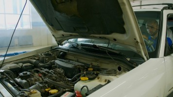 Engine Bay Cleaning Tips: How To Clean + Maintain It At Home Image